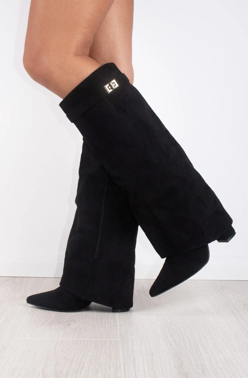 Bottes hautes et modernes