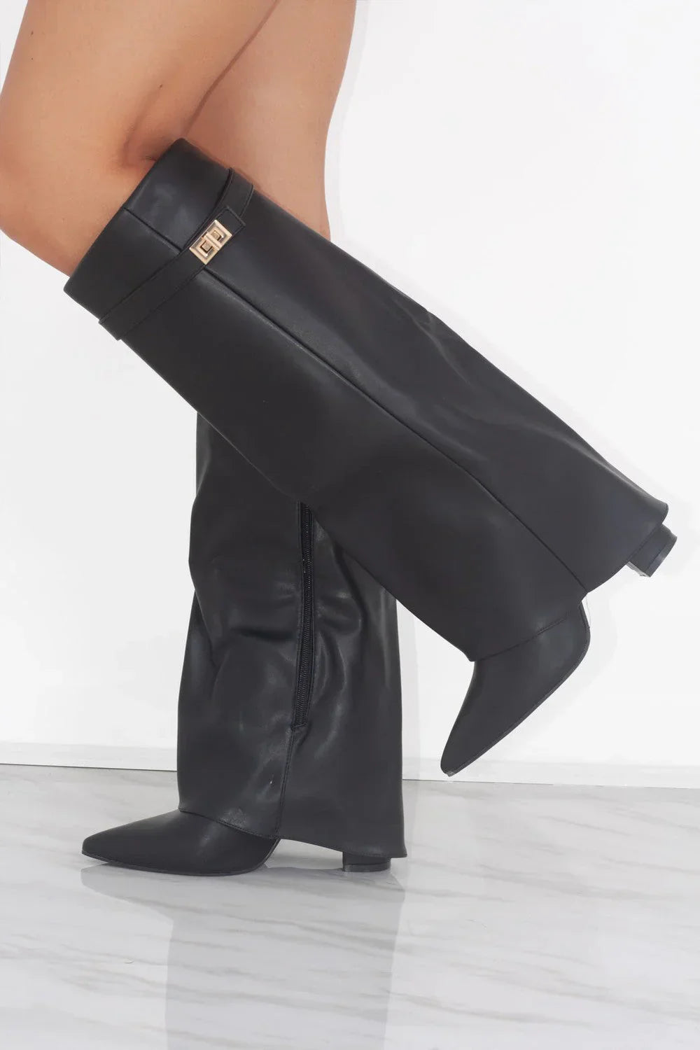 Bottes hautes et modernes