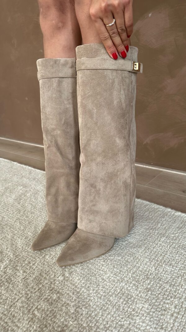 Bottes hautes et modernes