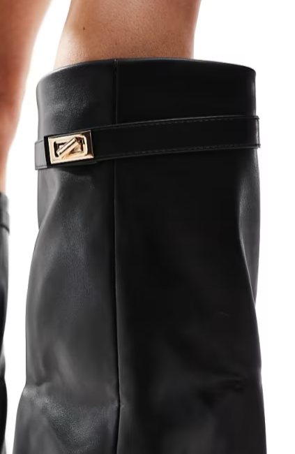 Bottes hautes et modernes
