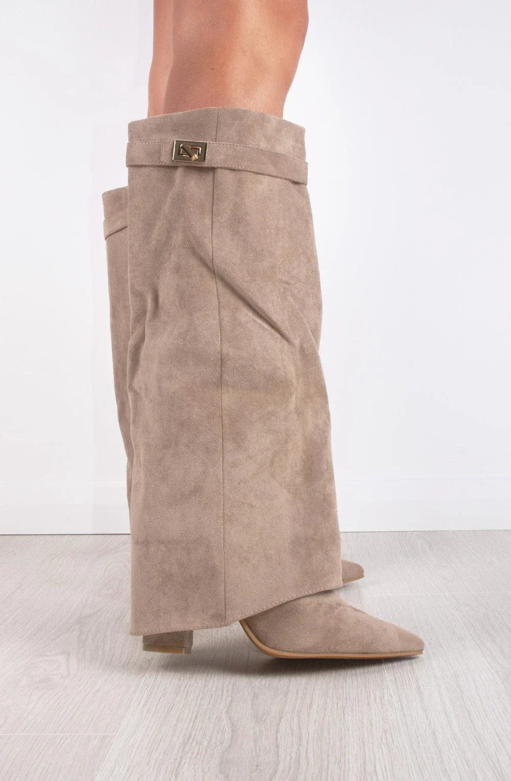 Bottes hautes et modernes