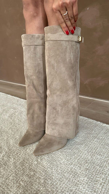 Bottes hautes et modernes